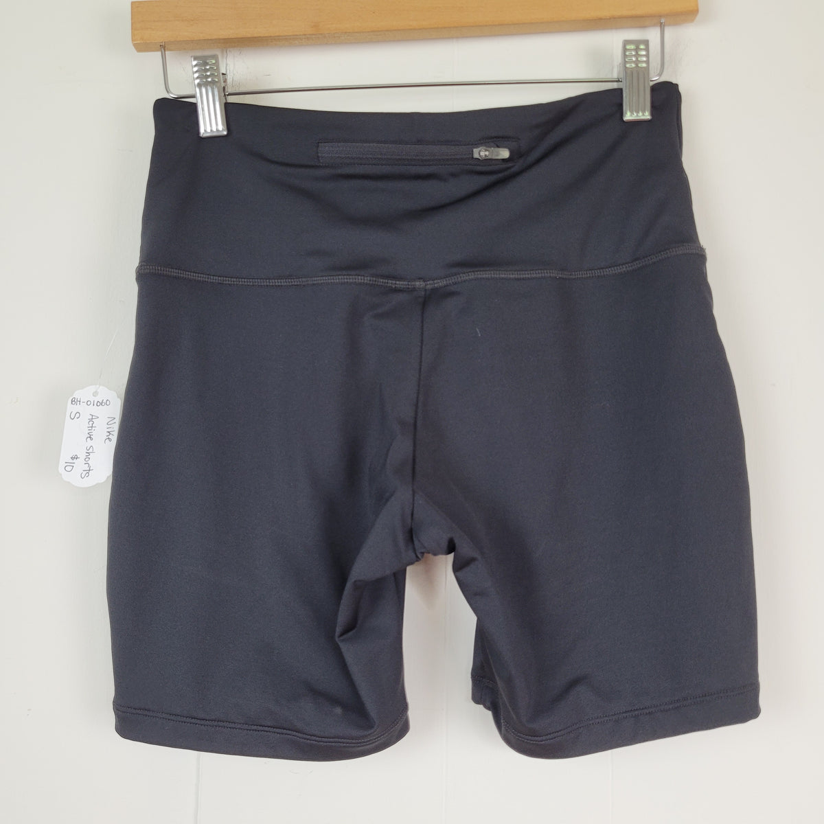 Black High-Waisted Active Biker Shorts - Nike (Size S)