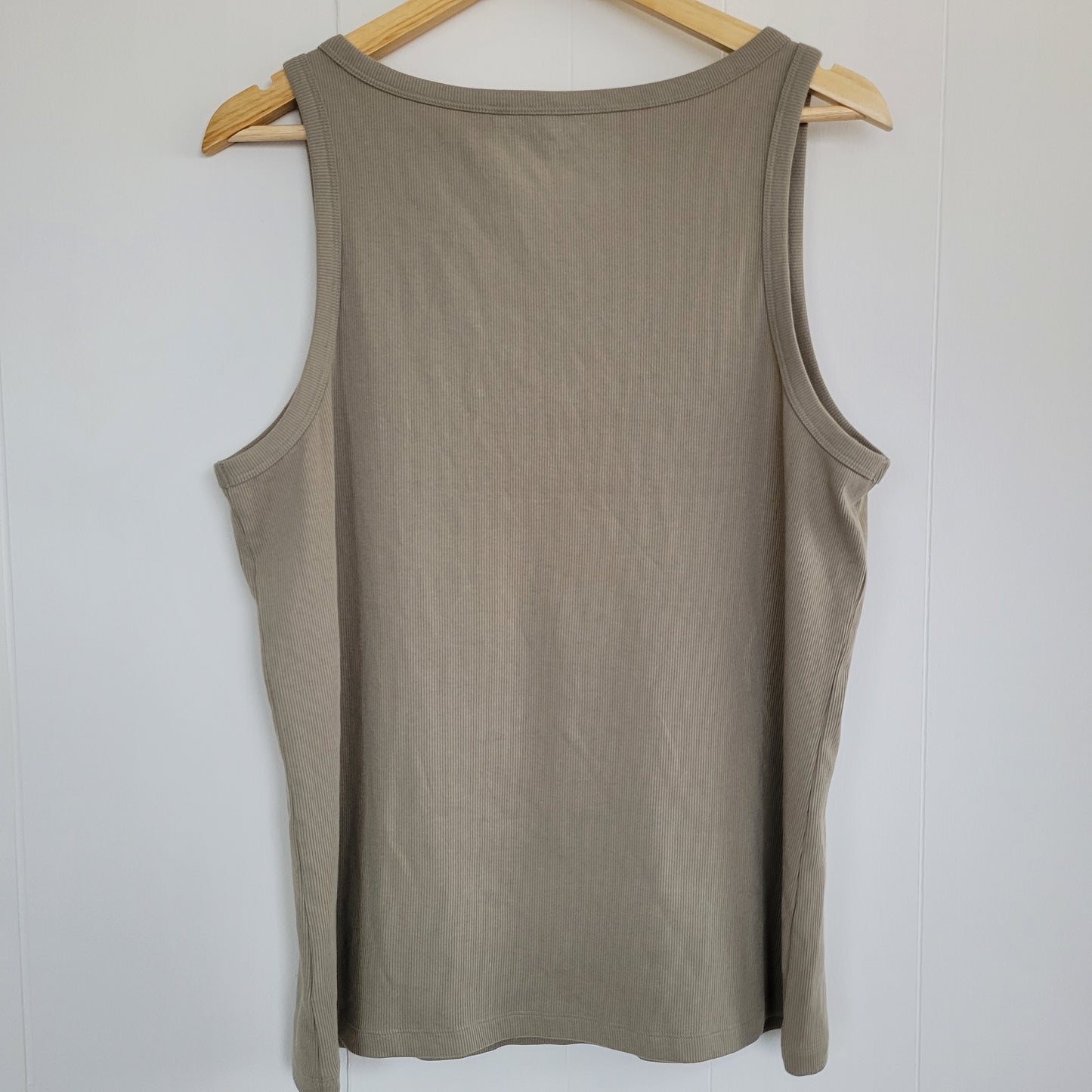 Beige Taupe Ribbed V-Neck Tank Top - Old Navy (Size XXL)