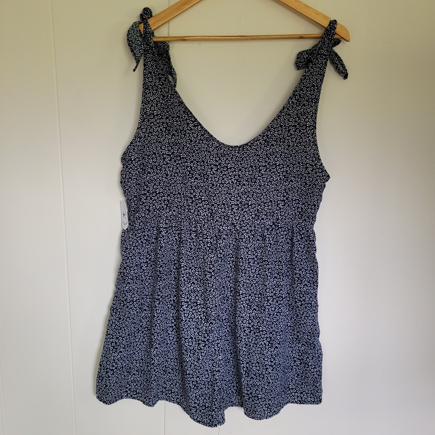 Navy Floral Tie Strap Romper - SHEIN (Size Med 8/10)
