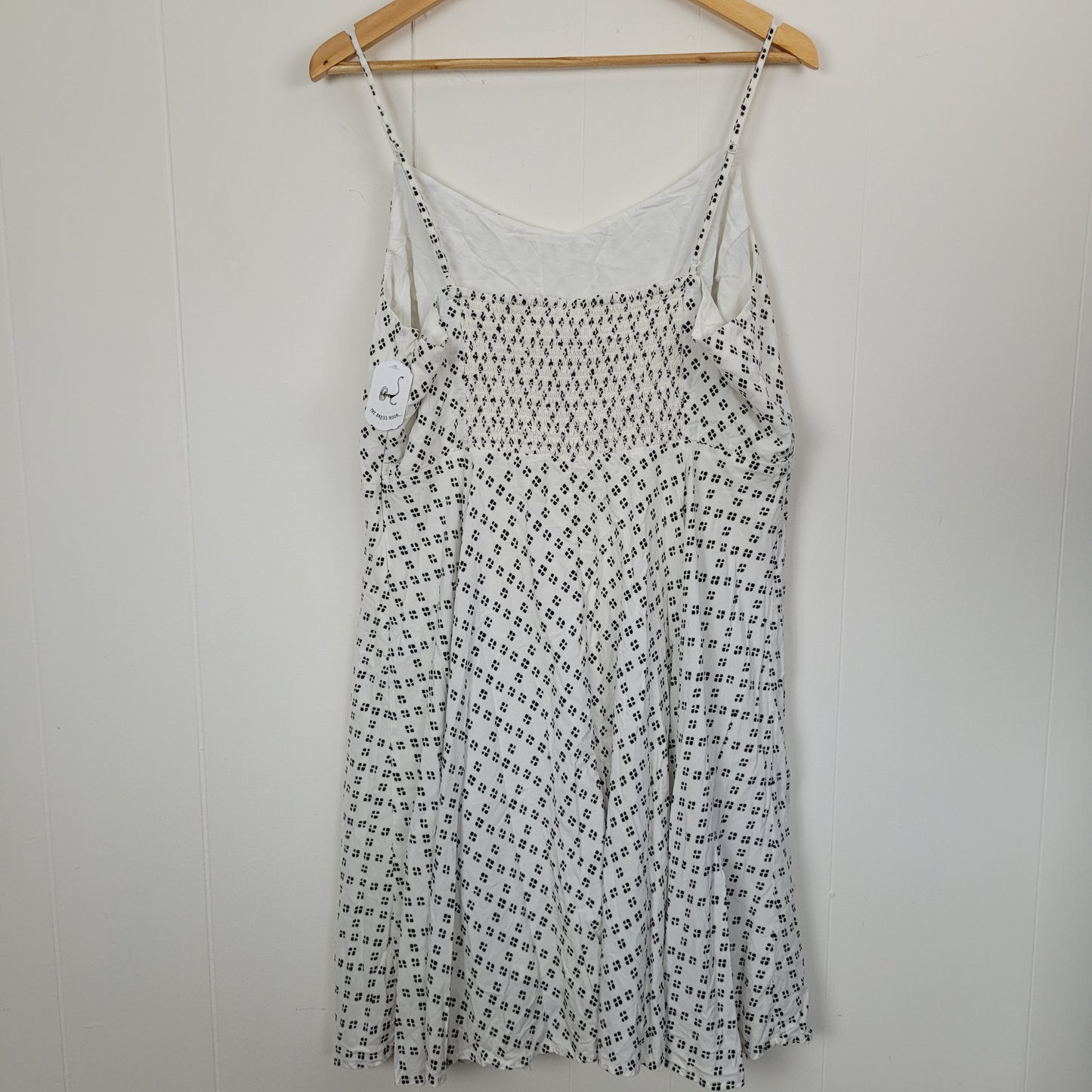White & Black Printed Smocked Sundress - Old Navy (XL)