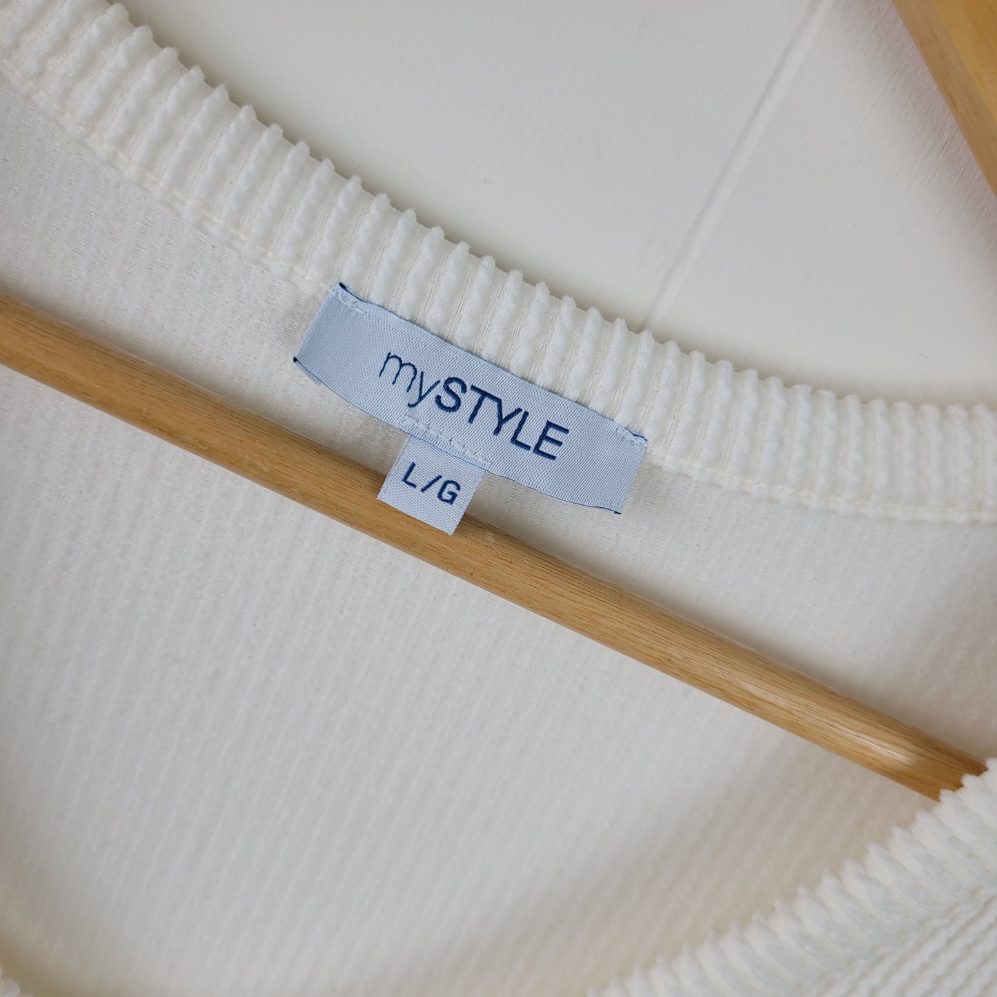 White Textured Short Sleeve V-Neck Top - mySTYLE (Large)