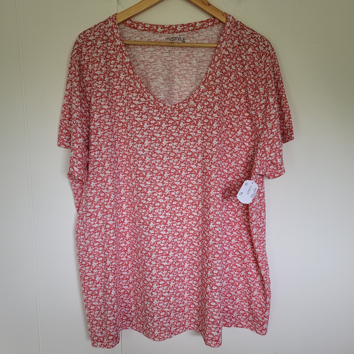 Red Floral V-Neck Tee - mySTYLE (Size 3X)