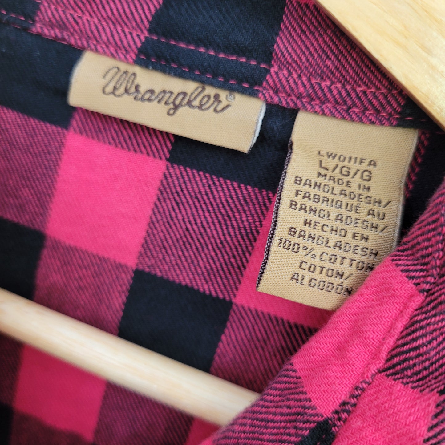 Red & Black Buffalo Plaid Snap Button Shirt - Wrangler (L)