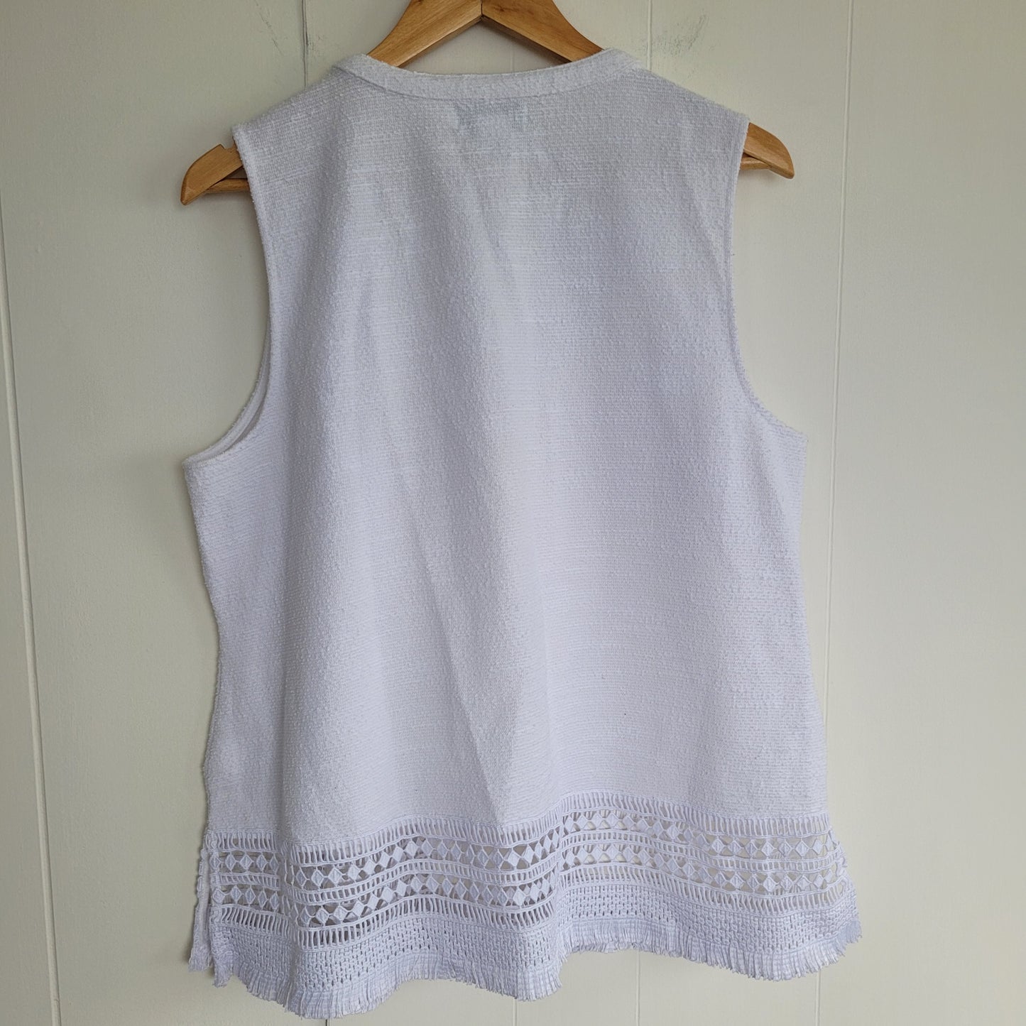White Textured Sleeveless Top Lace Hem - Liz Claiborne XL
