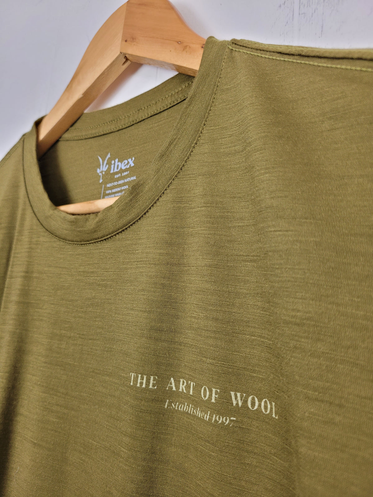 Ibex Mens Medium Olive Green 100% Merino Wool Graphic T-Shirt