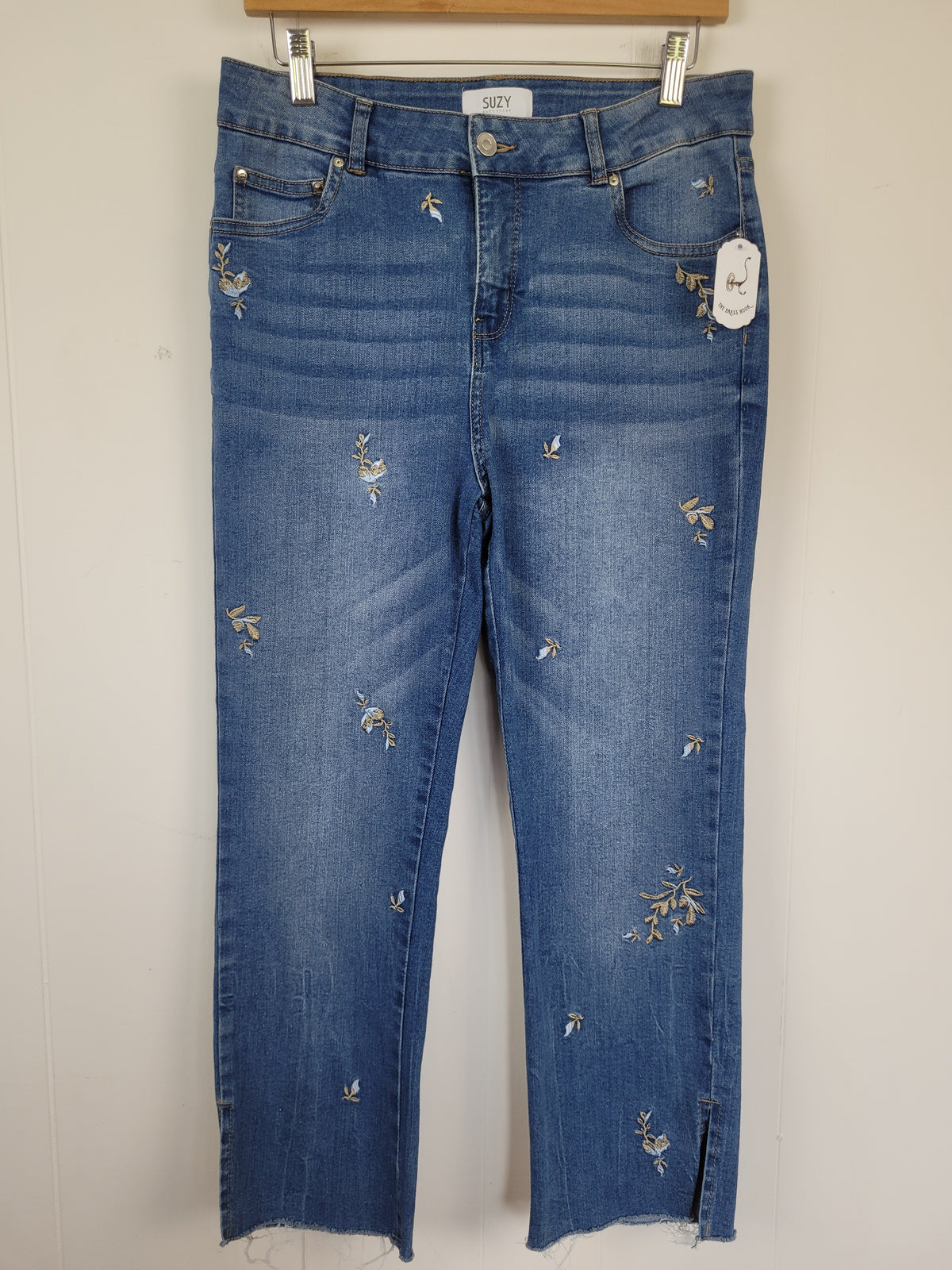 Suzy Shier Size 13 Embroidered Cropped Straight Leg Jeans