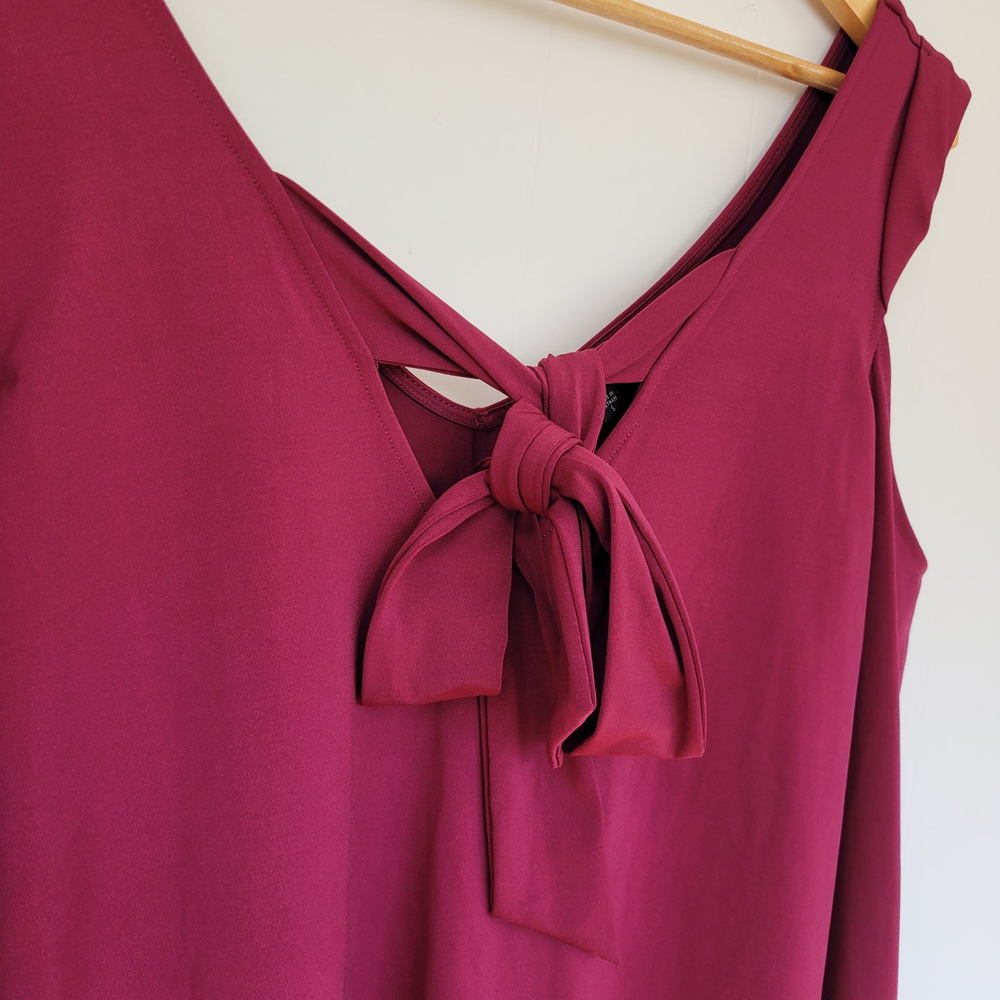 Berry Cold Shoulder Tie Neck Blouse - Guess (S)