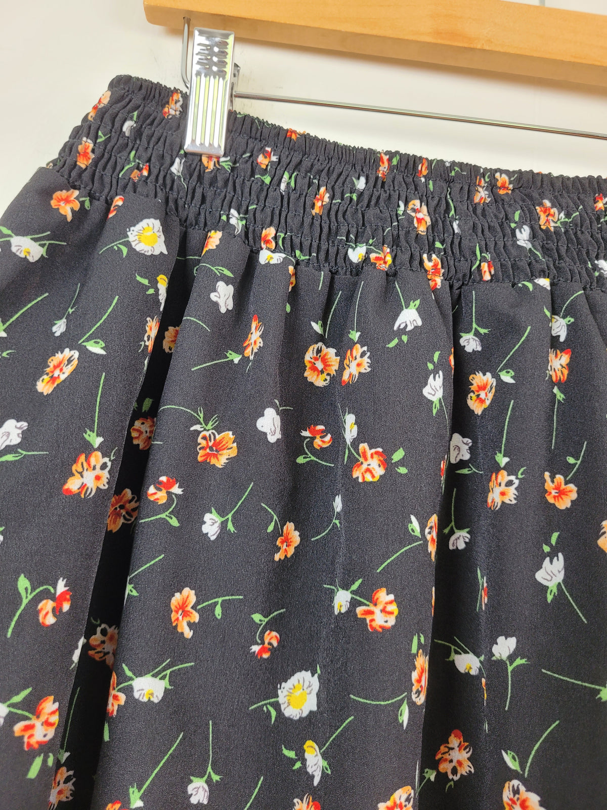 SHEIN Size M(8/10) Black Floral Elastic Waist Mini Skirt