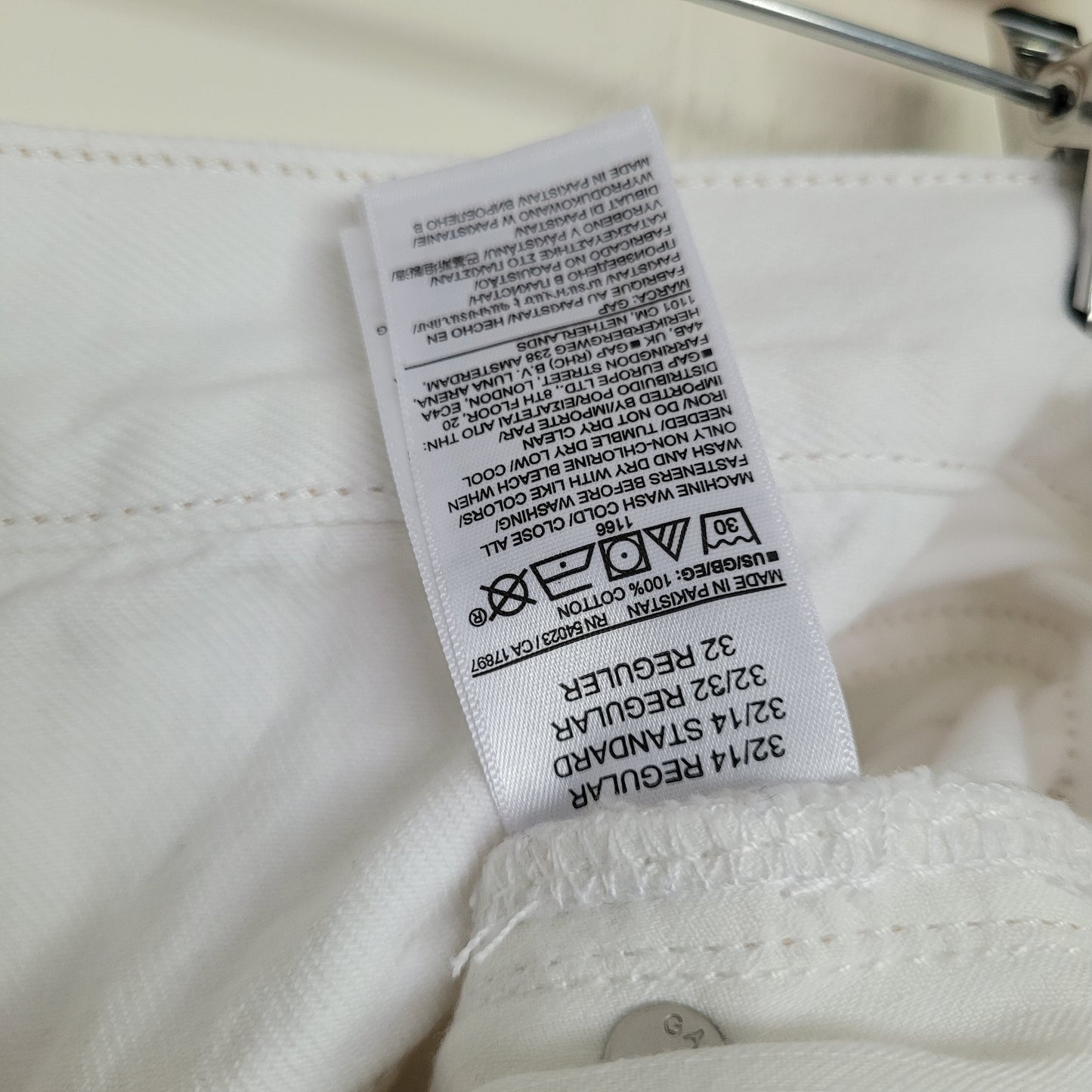 White Denim Shorts - Gap (Size 32 / 14 Regular)