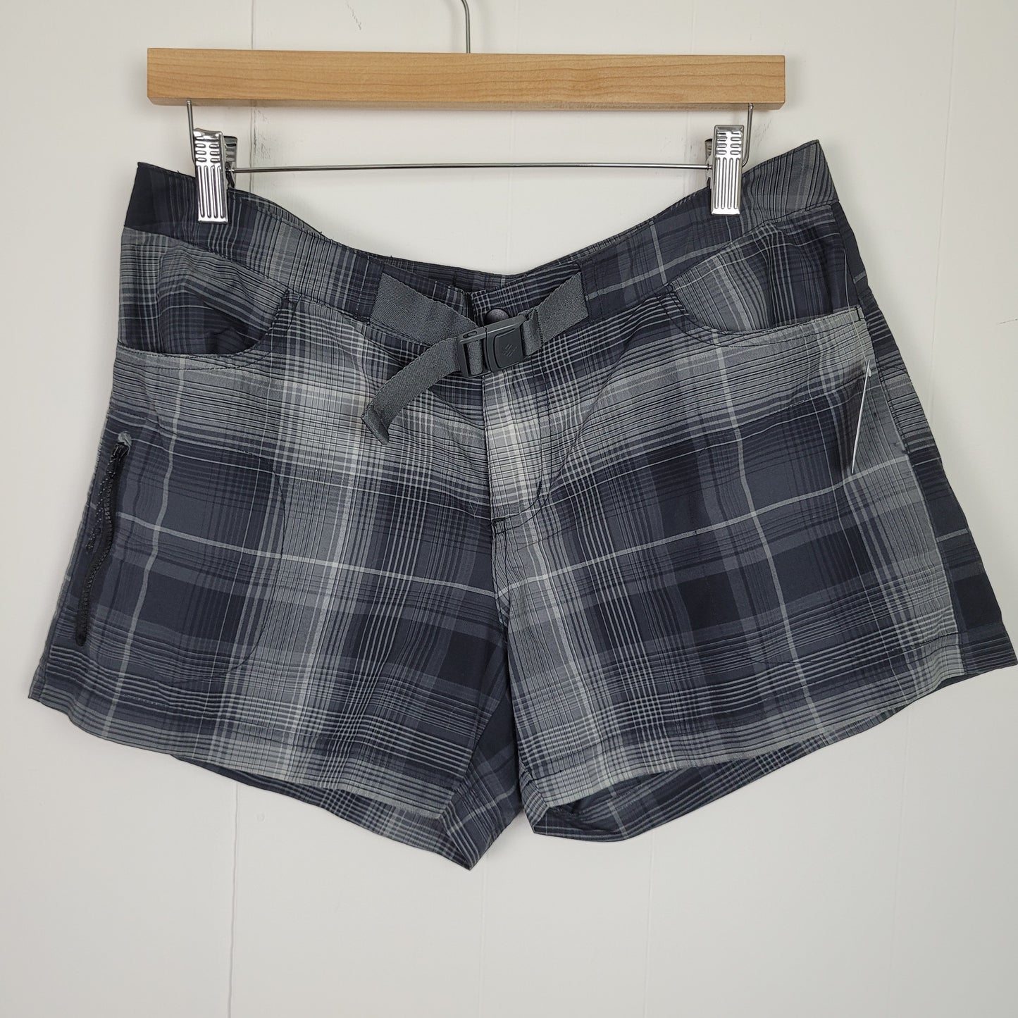 Grey Plaid Outdoor Utility Shorts - Columbia (Size 10)