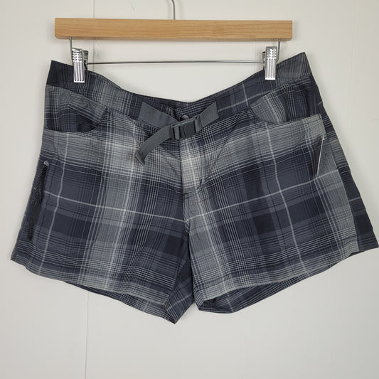 Grey Plaid Outdoor Utility Shorts - Columbia (Size 10)