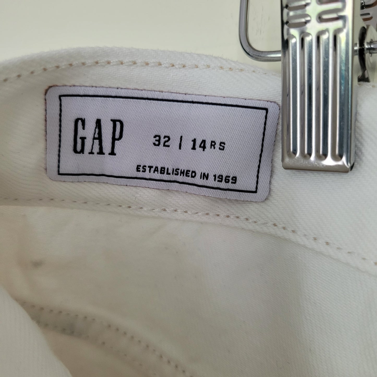 White Denim Shorts - Gap (Size 32 / 14 Regular)