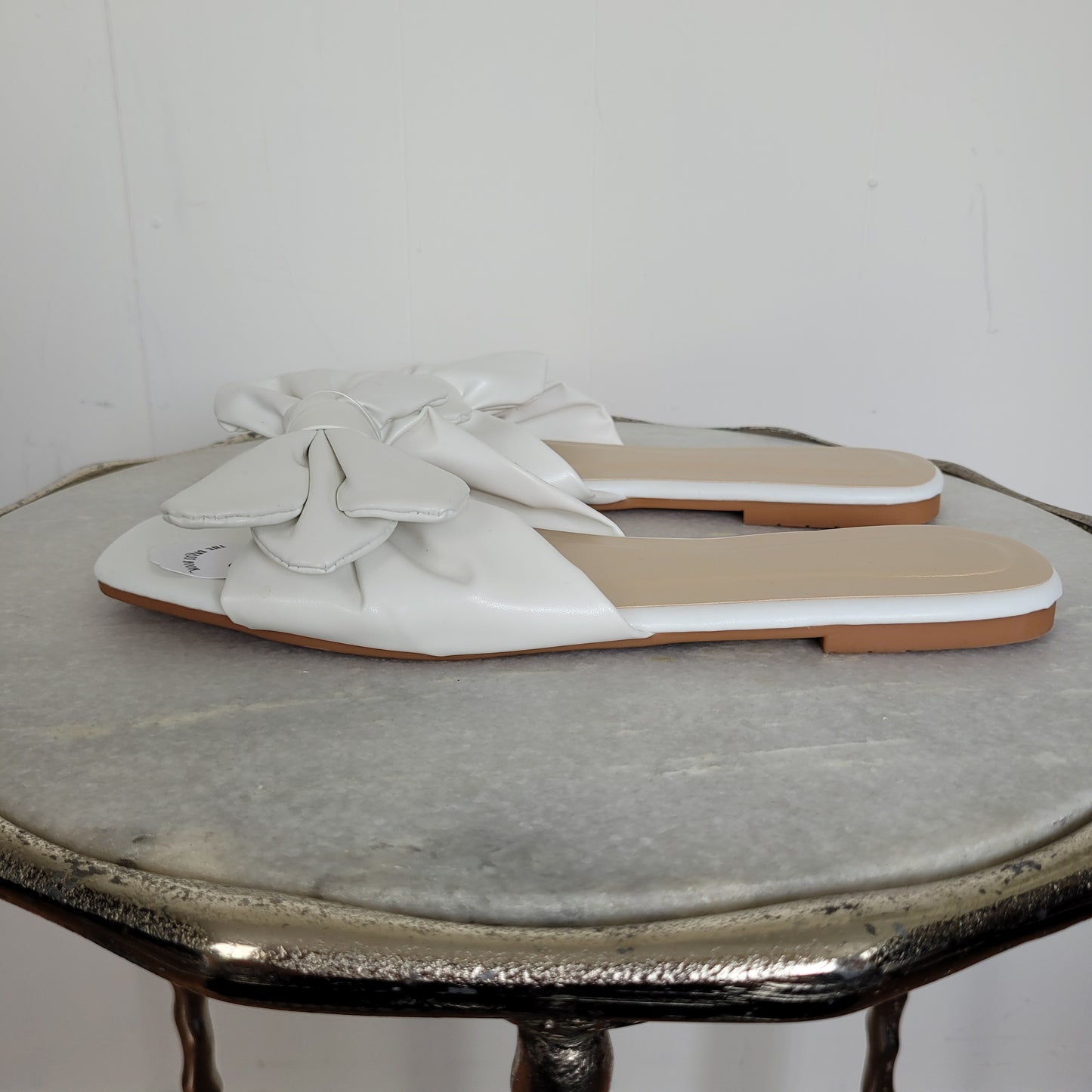 White Bow Slide Sandals - Unbranded (Size 11)
