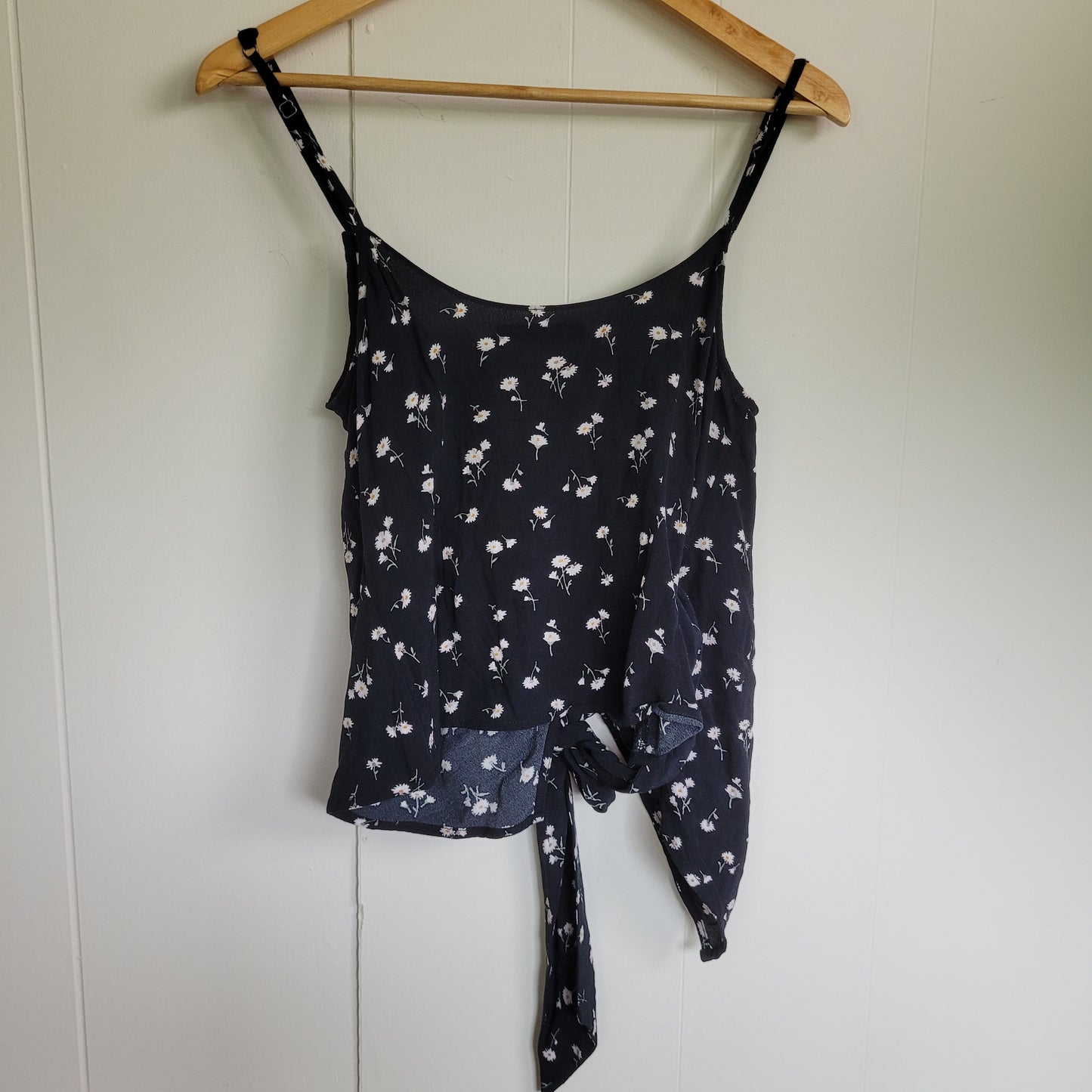 Black DaisyPrint Floral Wrap Tie Front Tank Top - Abercrombie & Fitch (Small)