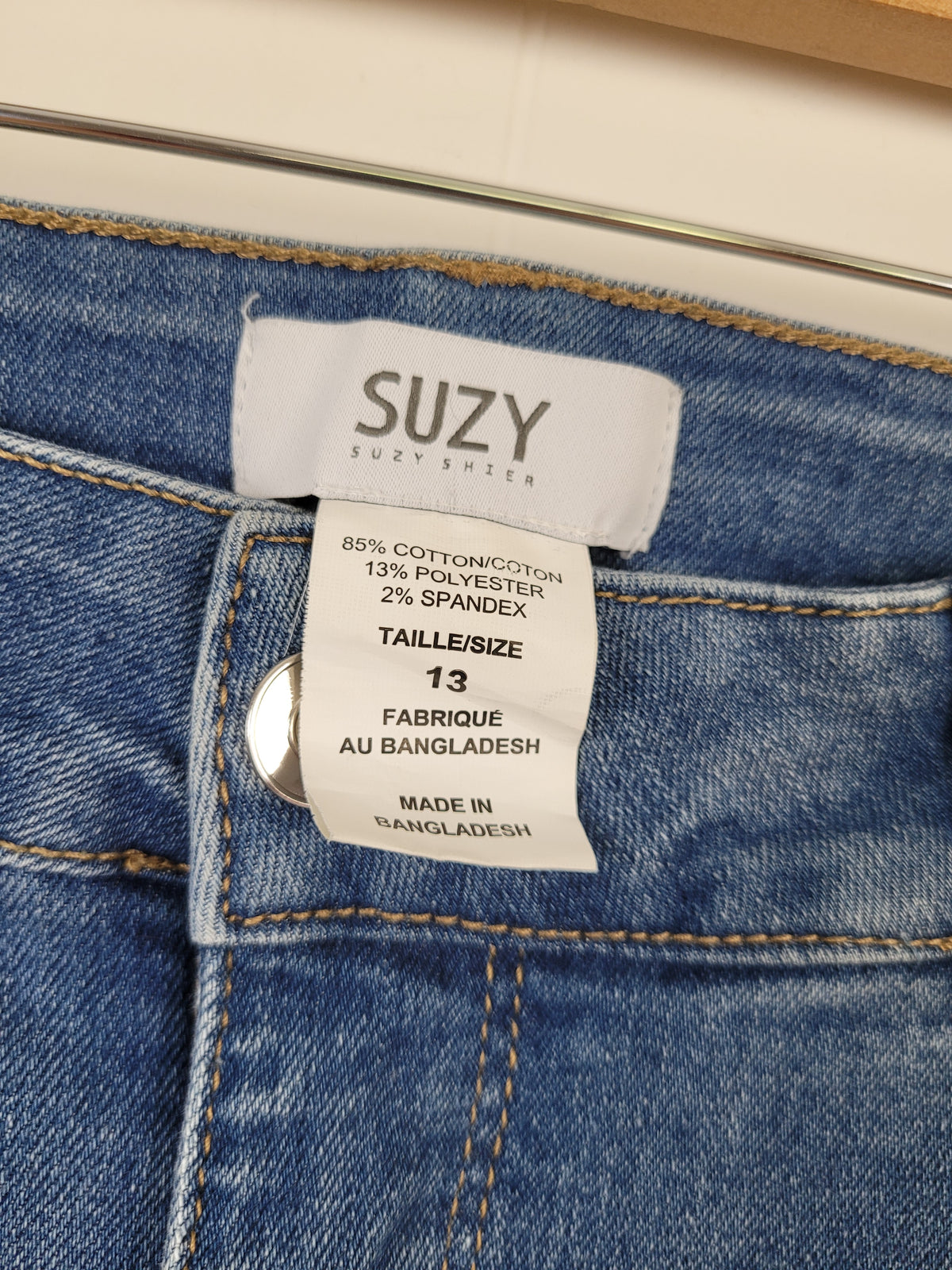Suzy Shier Size 13 Embroidered Cropped Straight Leg Jeans