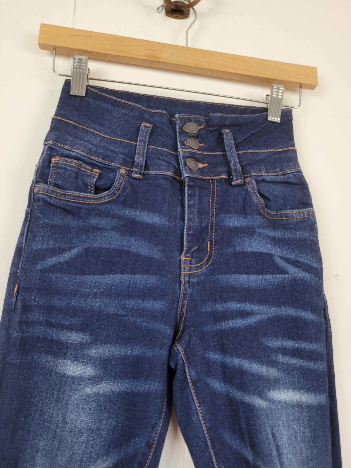 Refuge Ibiza Size 0 Ultra High Rise Push-Up Distressed Skinny Jeans