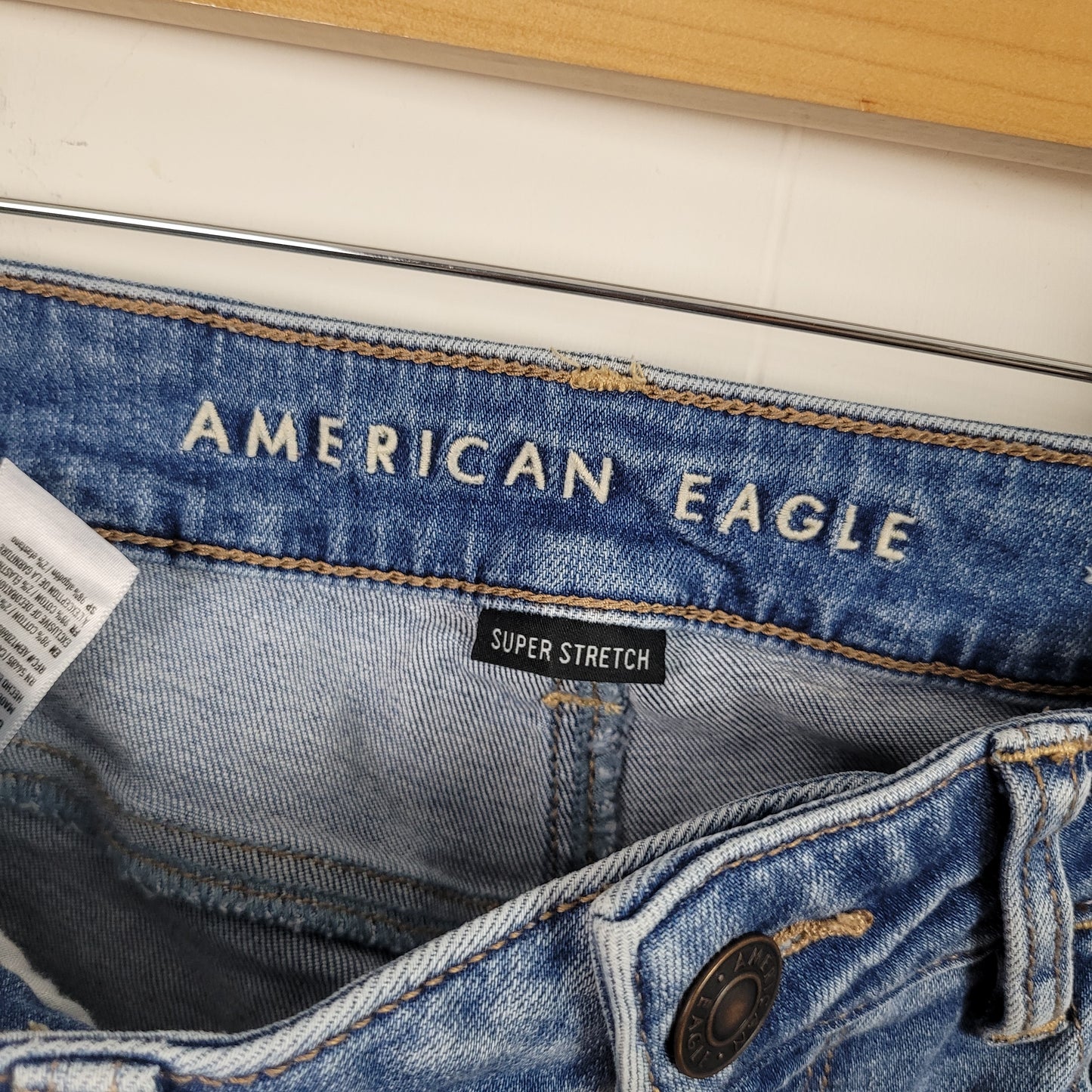 Light Wash Super Stretch Distressed Jegging Jeans - American Eagle (Size 8 Short)