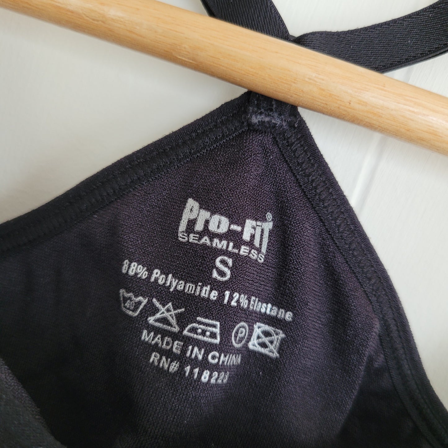 Black Seamless Strappy Back Sports Bra - Pro-Fit (S)