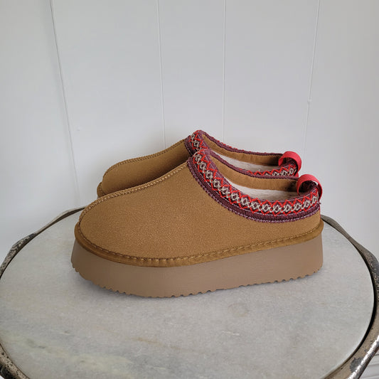 Tan Platform Sherpa Lined Slip-On Clogs – Size 8