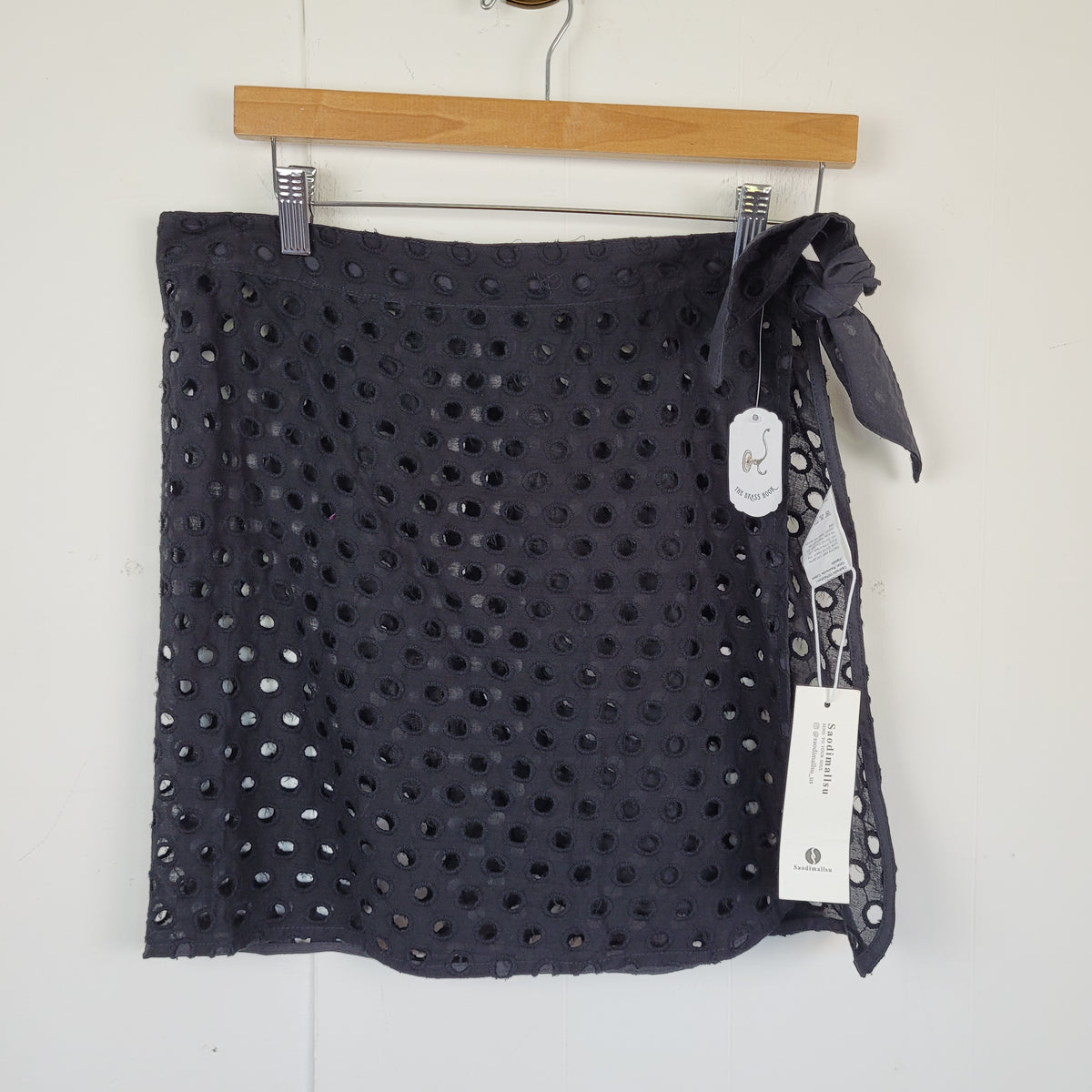 Black Eyelet Tie-Side Swim Cover-Up - Saodimallsu (M)