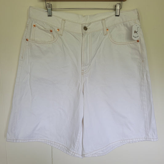 White Denim Shorts - Gap (Size 32 / 14 Regular)