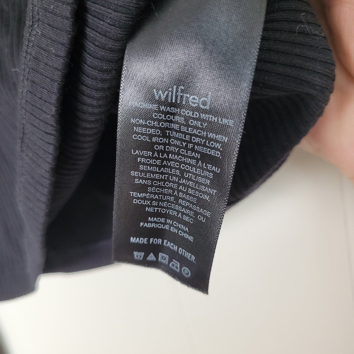 Black Ribbed Turtleneck Crop Top - Wilfred (XS)