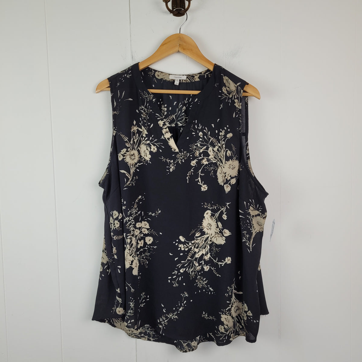 Black & Beige Floral Sleeveless Blouse - Maurices (Size 2X)