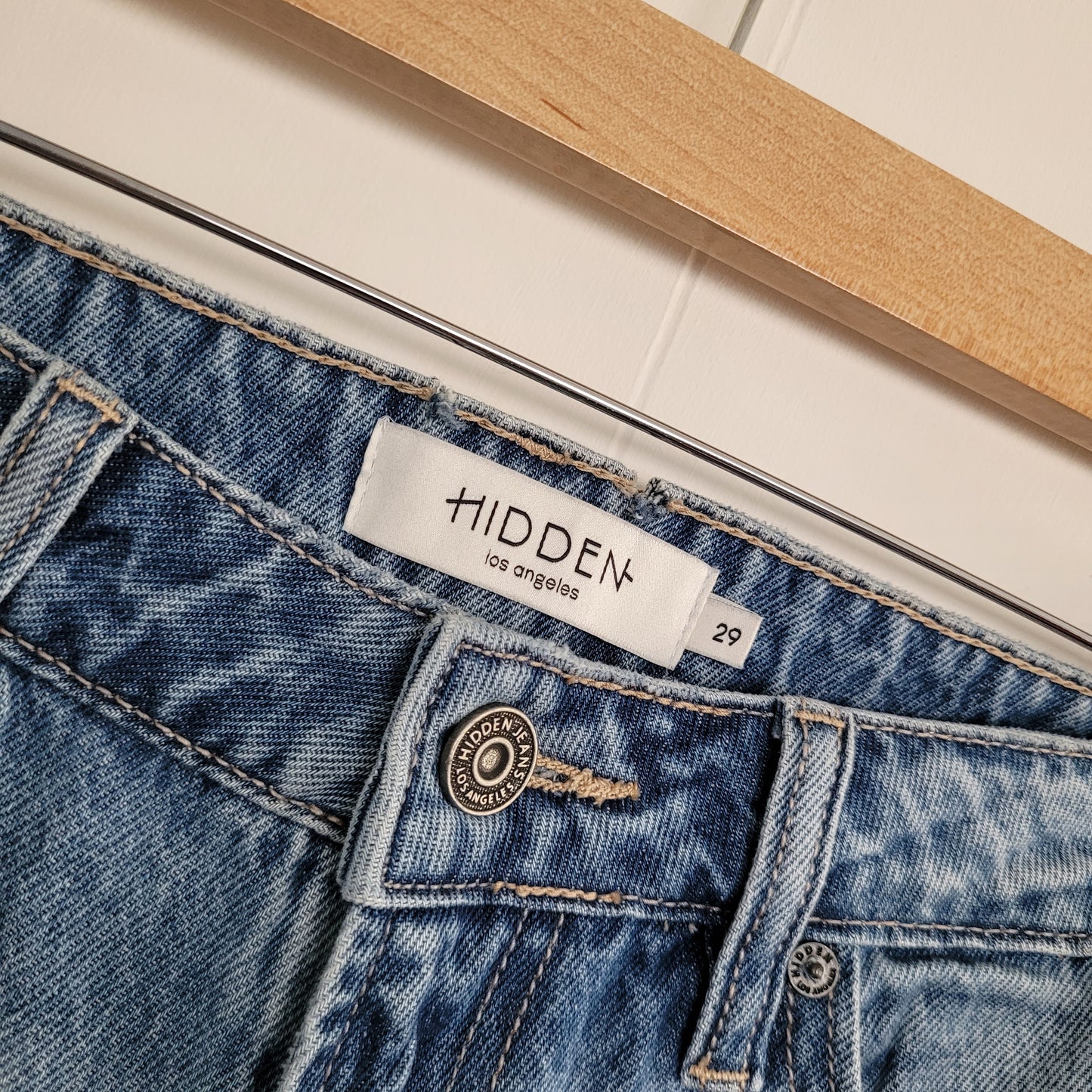 Light Wash Flare Jeans – Hidden Jeans (Size 29)