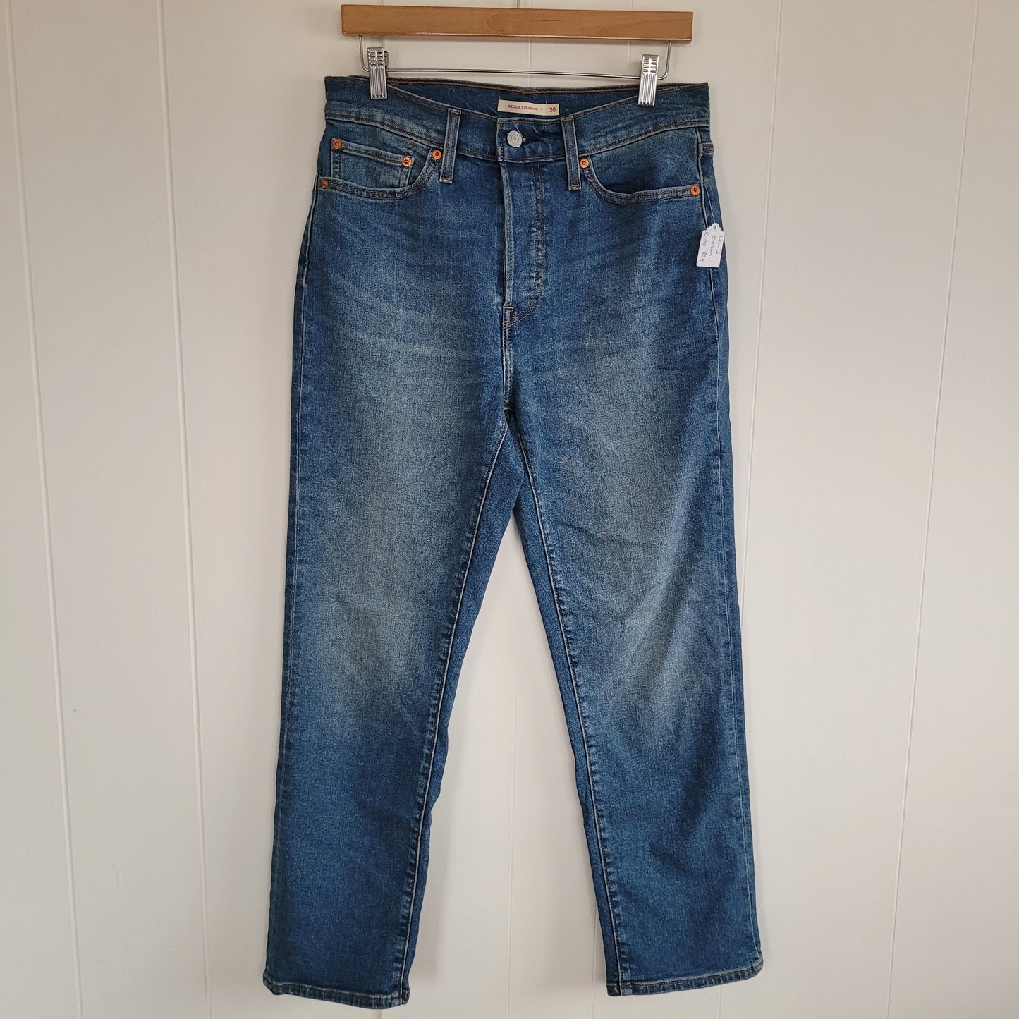Medium Wash Wedgie Straight Jeans Classic High Rise Denim 👖- Levi's (Size 30)