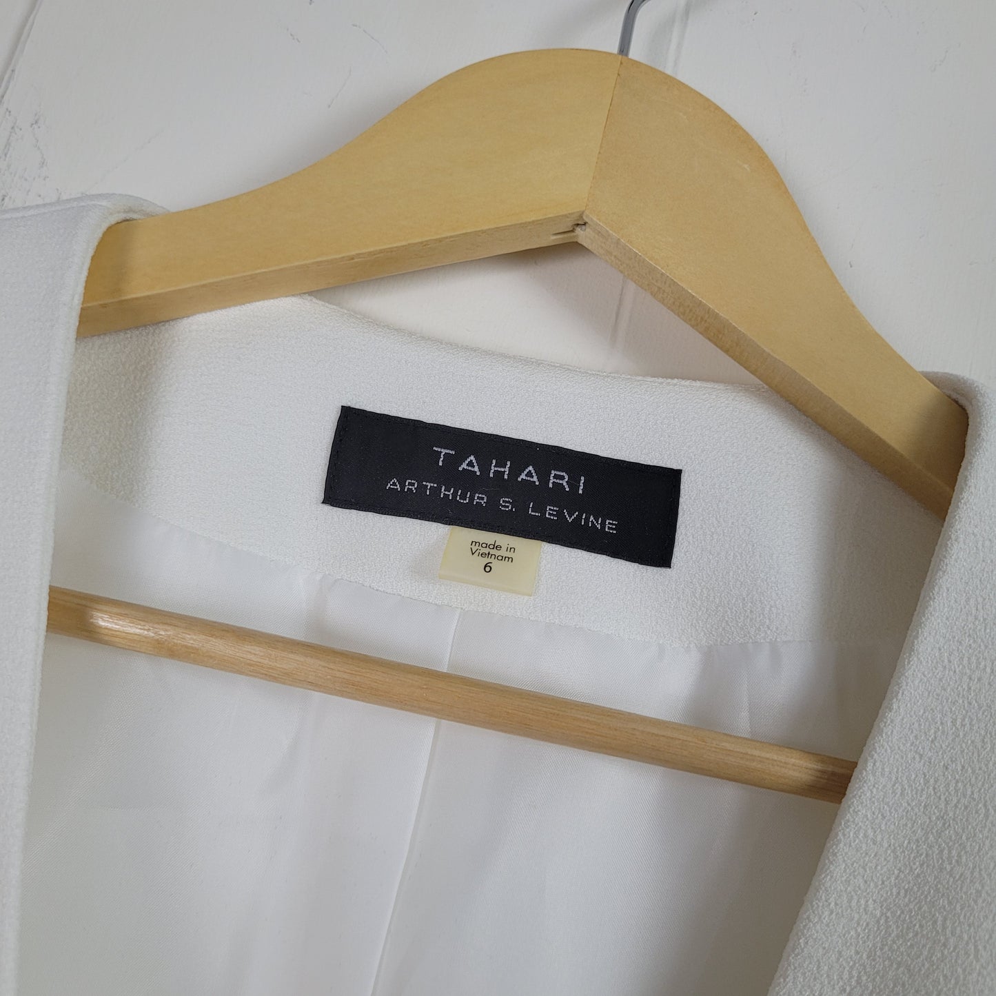 White Bell Sleeve Open Front Blazer - Tahari Arthur S. Levine (Size 6)