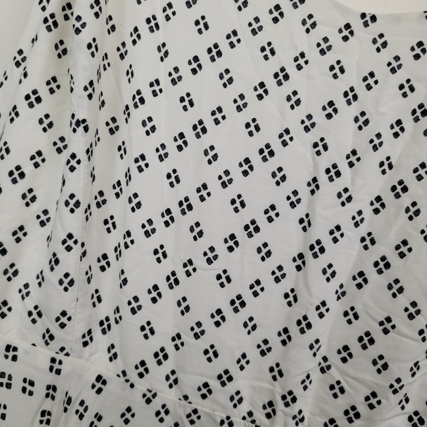 White & Black Printed Smocked Sundress - Old Navy (XL)
